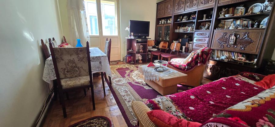 Targoviste. Bdul Regele Carol I,  ETAJ 1, vanzare apartament 3camere - 3