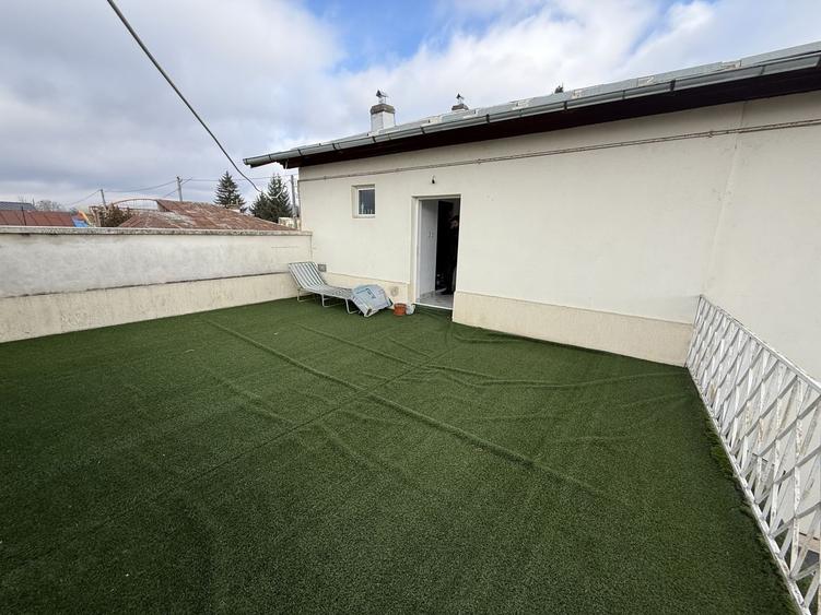 Casă/vilă P+1 cu terasă 210 mp + anexă 80 mp și teren 470 mp - 10