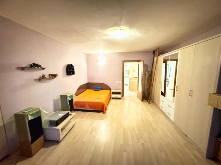 APARTAMENT 3/8 BLOC 1995 MONOLIT STRADAL SCOALA 81- METROU - 3