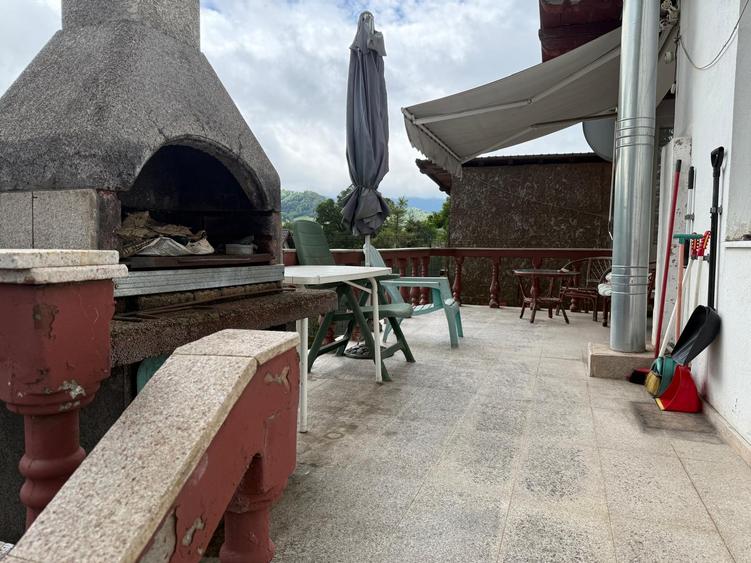 VANZARE CASA TIP PENSIUNE - 12