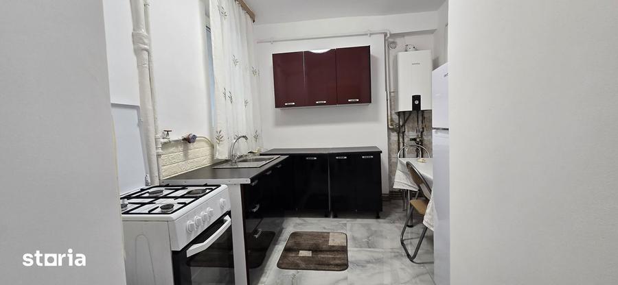 Apartament cu 2 camere semidecomandat, mobilat în Aleea Trandafirilor