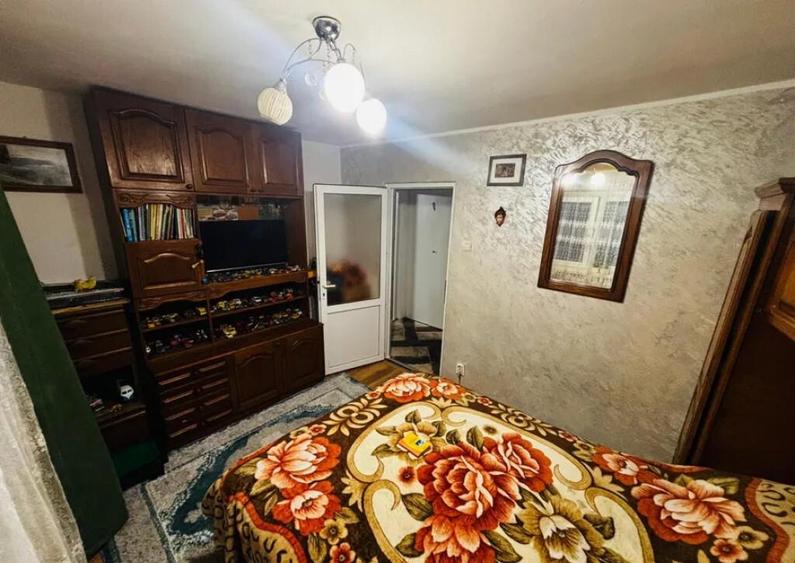 Apartament cu 2 Camere Decomandate-Parter Zona Burdujeni - Cuza Voda 2 - 1