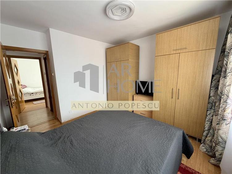 Apartament cu 4 camere decomandat, mobilat în Republicii