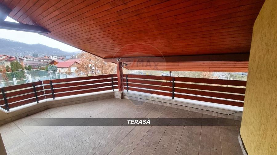 Casă / Vilă de lux cu 2 garaje, 10 camere de vânzare în BAIA MARE - 34