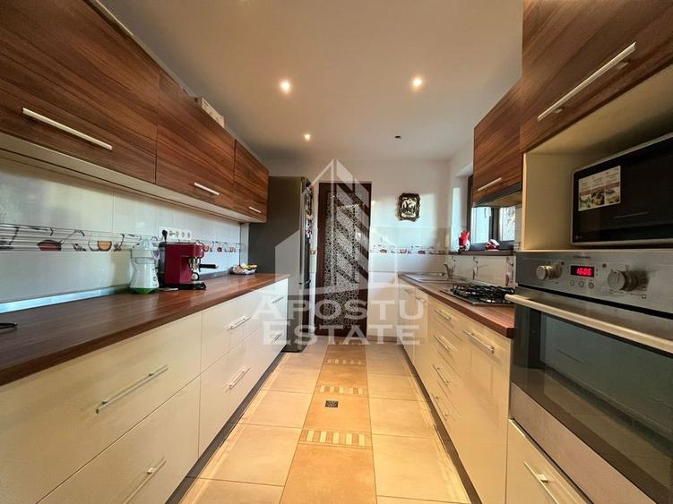 Casa individuala cu 6 camere,3 bai,  garaj, teren 1362 mp - 3