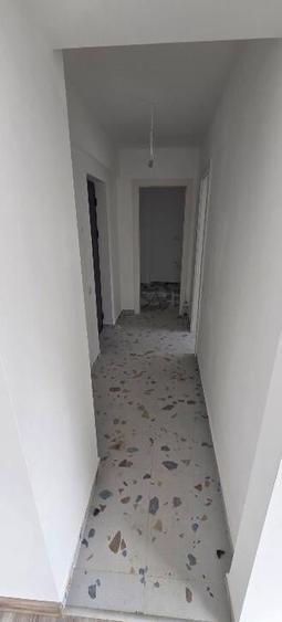 Garsoniera decomandat - zona Tractorul - 7