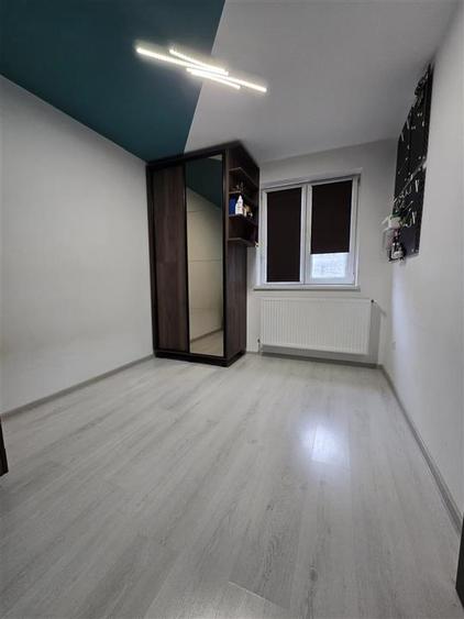 Etaj 1 - Podu Ros Aleea Decebal, 3 camere cu geam la baie, liber - 6