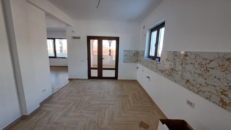 CASA 4 CAMERE CU SUPRAFATA GENEROASA IN  STIL NEOROMANESC - 37