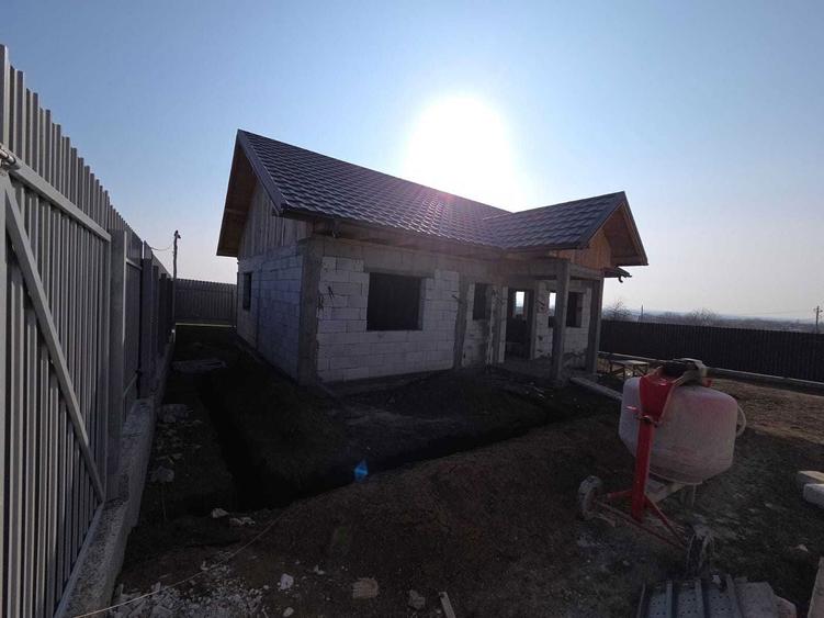 Case la rosu in Tulucesti - 3