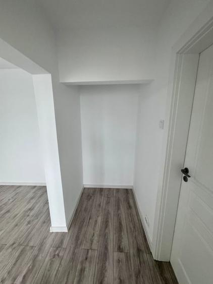 PODU ROS - RESTAURANT COTNARI - 2 CAMERE - ETAJ INTERMEDIAR -RENOVAT - FARA RISC - 4