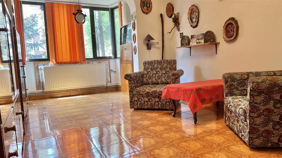 Apartament cu 3 camere semidecomandat în Astra