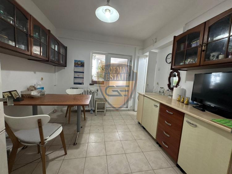 3 Camere, Capitol Bd Mamaia 81mp, 3 balcoane, etaj 4/4, centrala gaz, 2 bai, A/C - 10