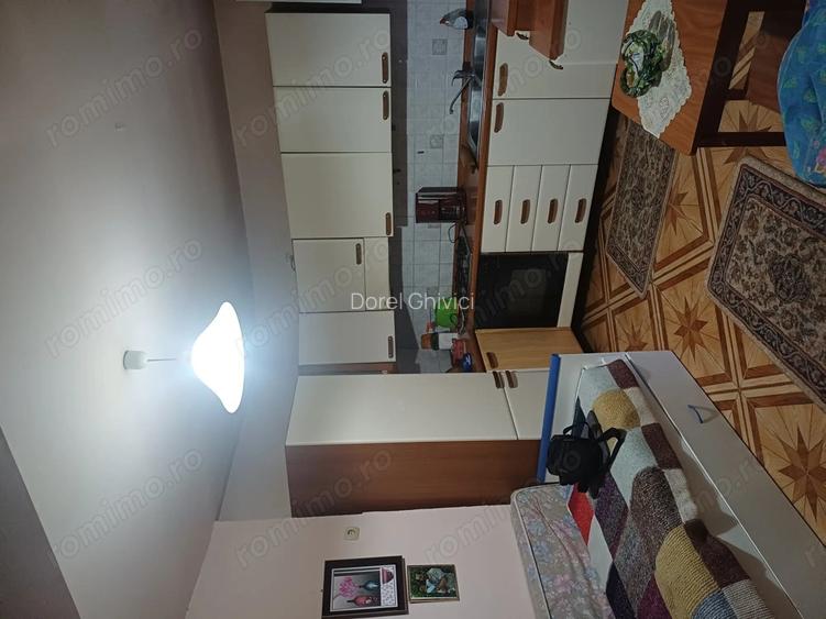 Vand apartament in casa central