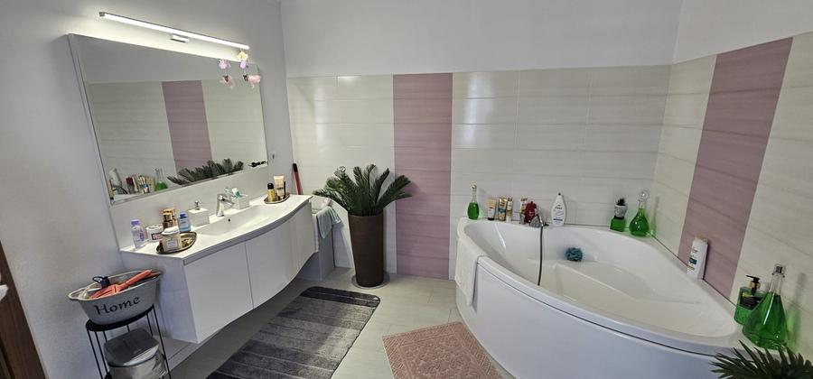 Vila P+1+M / Totul nou ,ne locuita - 8