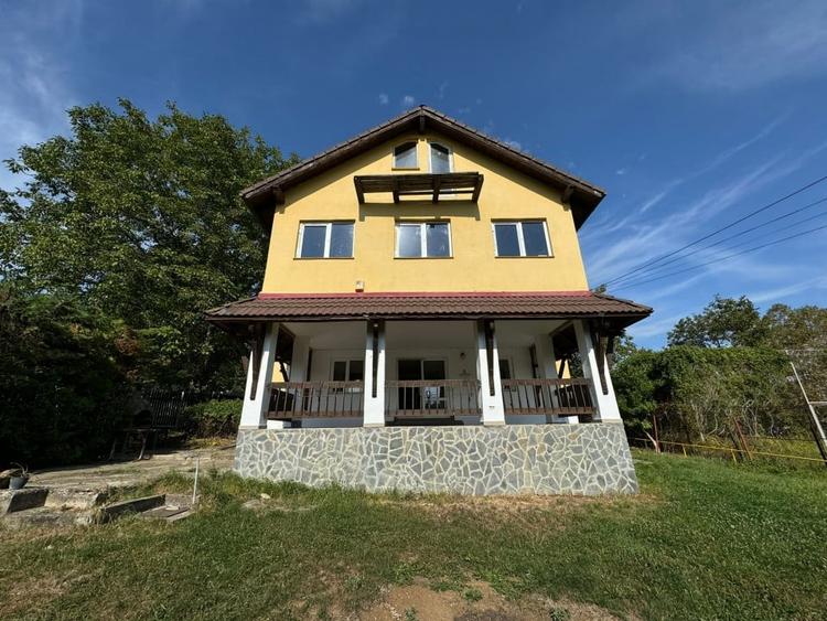 Casa in Sacele pozitionata intr-o zona linistita - 3