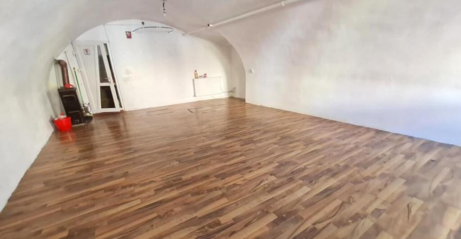 Spatiu comercial 40mp zona 9 Mai - 1