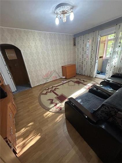 Etaj 2 - Mircea cel Batran, 3 camere mobilat cu geam la baie - 2