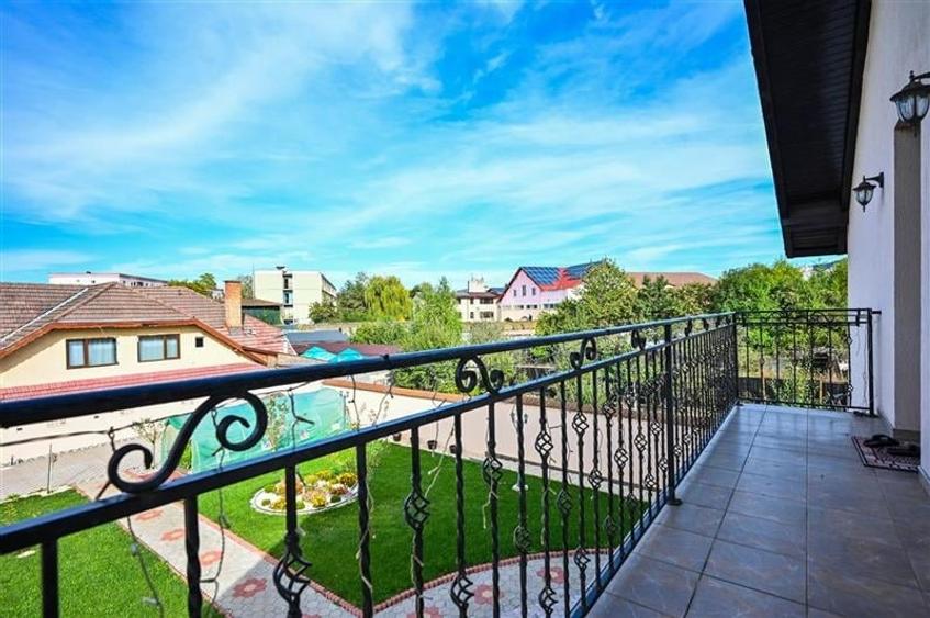 Resedinta distincta, mobilata cu rafinament, pe 1.000 mp teren, Central, Sacele, - 44