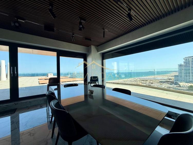 Penthouse cu 5 camere decomandat, mobilat în Central