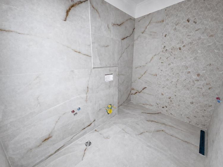 Apartament cu 4 camere semidecomandat în Florești