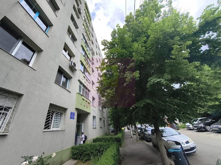 Apartament cu 3 camere decomandat, mobilat în Colentina