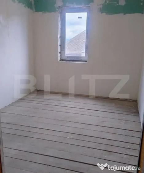 Casă cu 7 camere cu Teren 100 Mp în Central