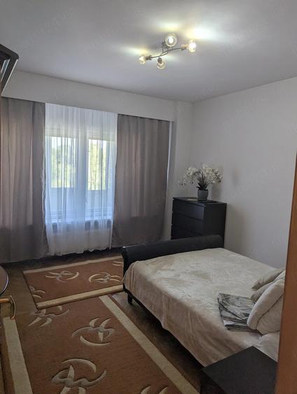 Apartament cu 4 camere decomandat în Victoriei