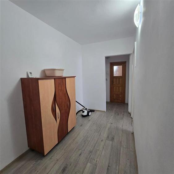 Apartament cu 3 camere decomandat în Mircea cel Bătrân