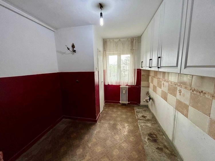 Apartament cu 4 camere decomandat în Aurel Vlaicu