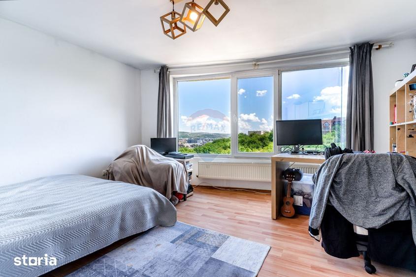 Casă cu 7 camere cu Teren 657 Mp în Gruia