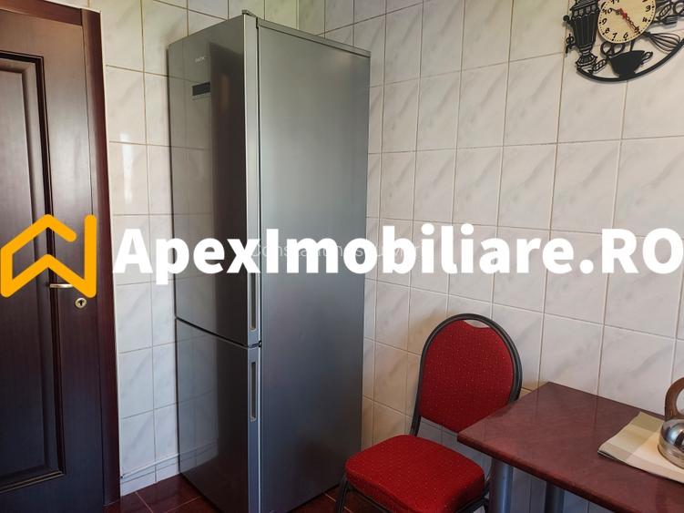 Apartament cu 3 camere decomandat, mobilat în Decebal