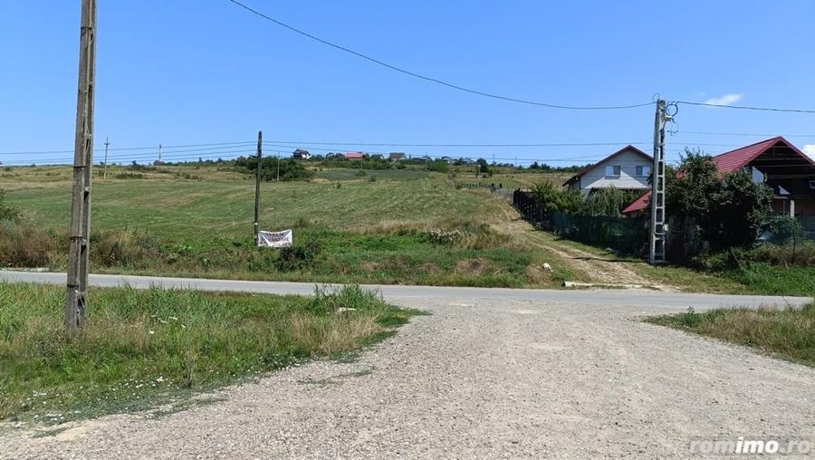 Teren de 2200 mp, în Bucium