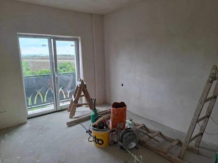 Apartament cu 4 camere decomandat în Turnișor