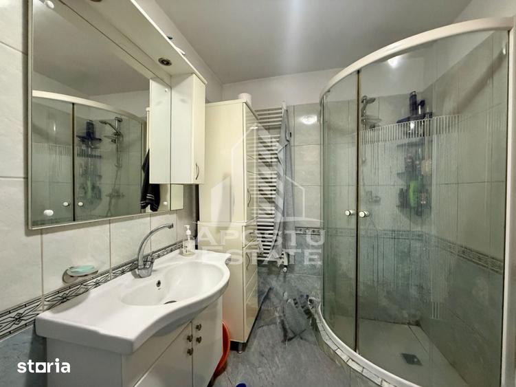 Casă cu 6 camere cu Teren 601 Mp în Plopi