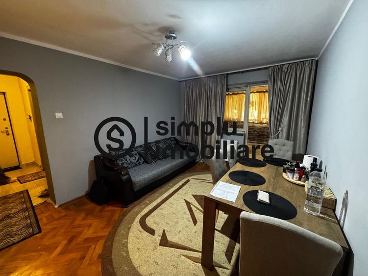 Apartament cu 3 camere semidecomandat în Gării