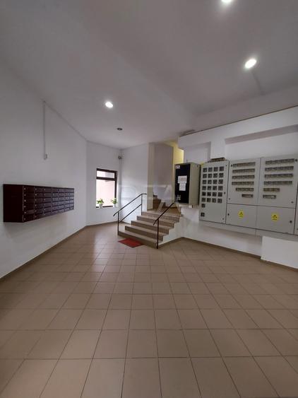 Apartament cu 3 camere decomandat, mobilat în Titan