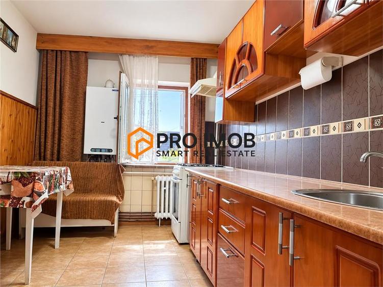 Apartament cu 3 camere decomandat în Micro 12