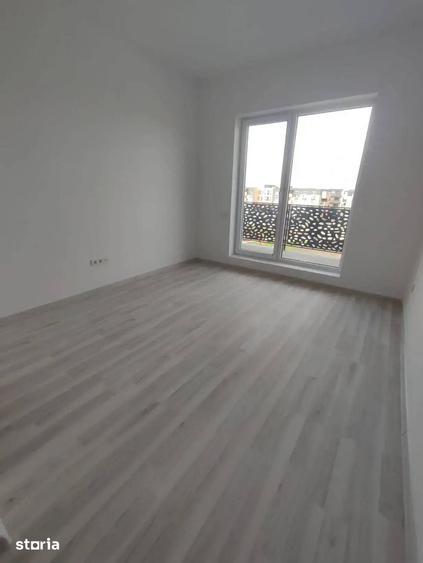 Apartament cu 3 camere decomandat în Industriilor