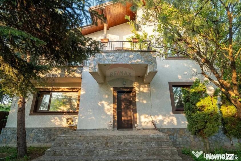 Casă cu 5 camere cu Teren 500 Mp în Brănești