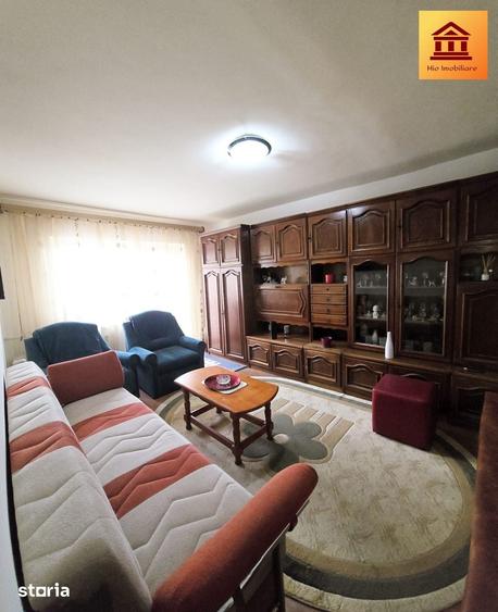 Apartament cu 3 camere decomandat în Intim