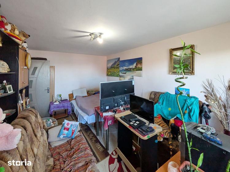 Apartament cu 4 camere decomandat în Dârste
