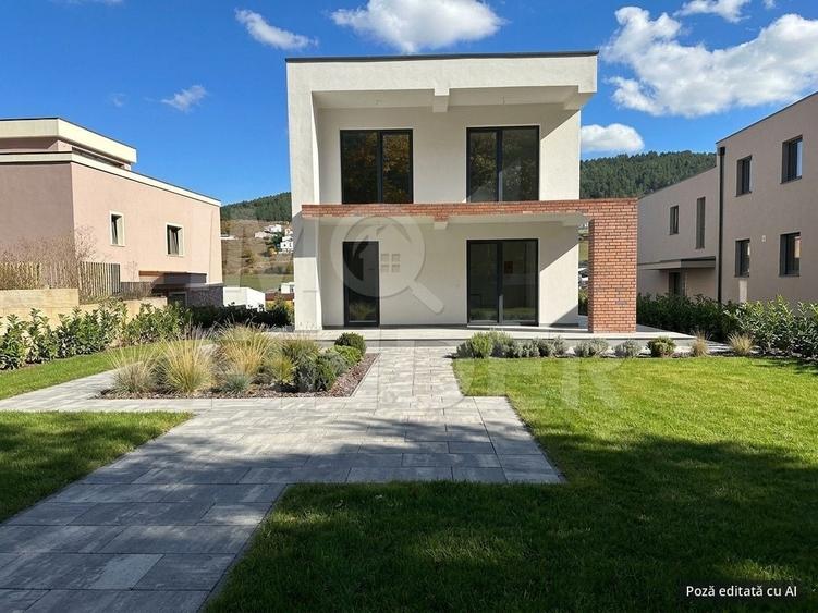 Casă individuală cu 5 camere cu Canalizare în Florești