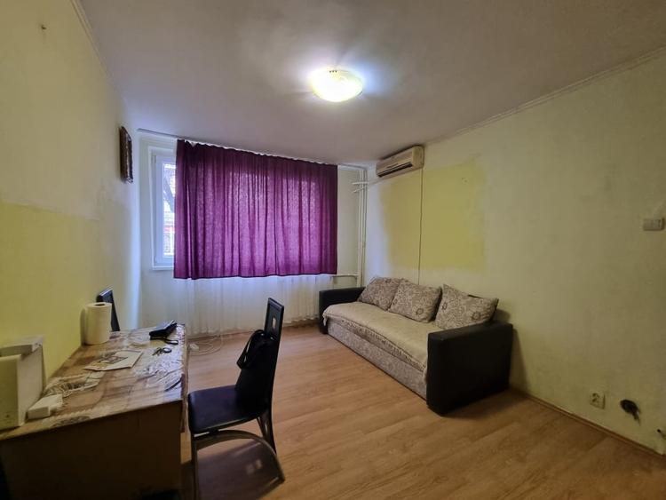 Apartament cu 4 camere semidecomandat în Ferentari