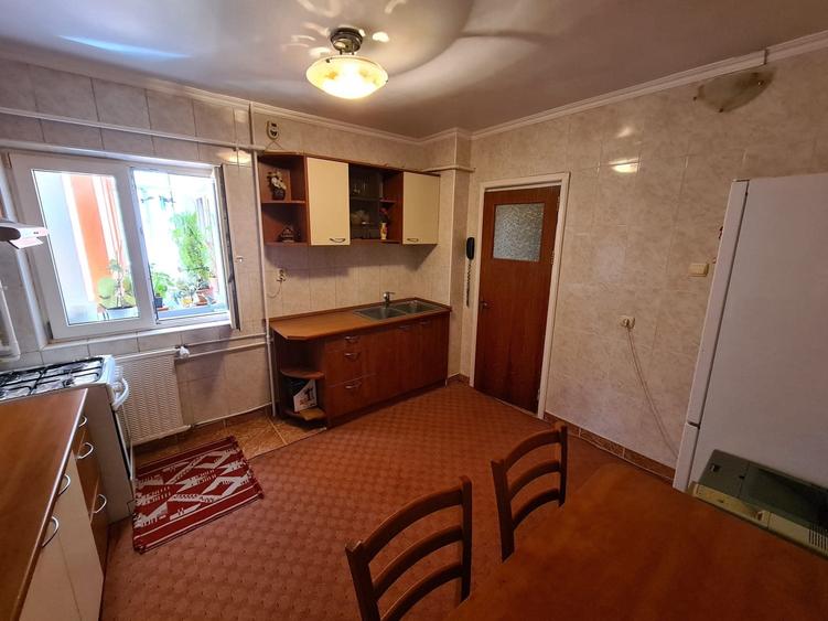 Apartament cu 2 camere semidecomandat în Gorjului