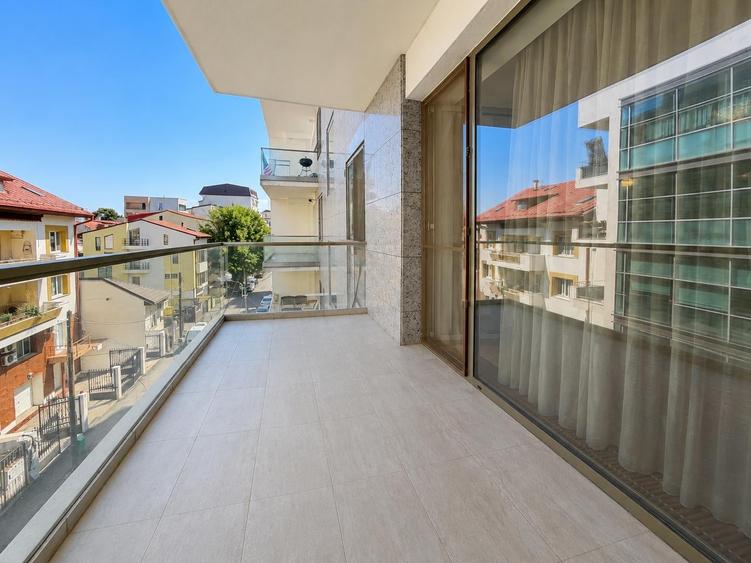 Apartament cu 3 camere semidecomandat în Dorobanți