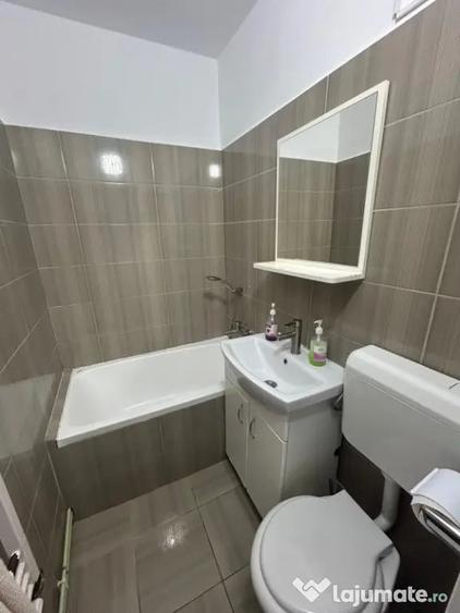 Apartament cu 2 camere semidecomandat în Florilor