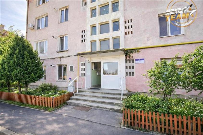 Apartament cu 2 camere decomandat în Lenin