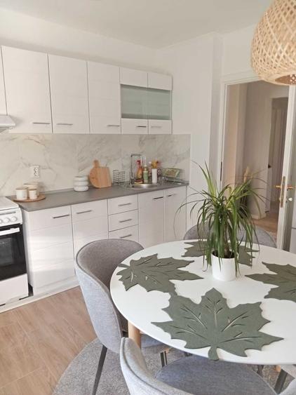 Apartament cu 3 camere decomandat, mobilat în Central