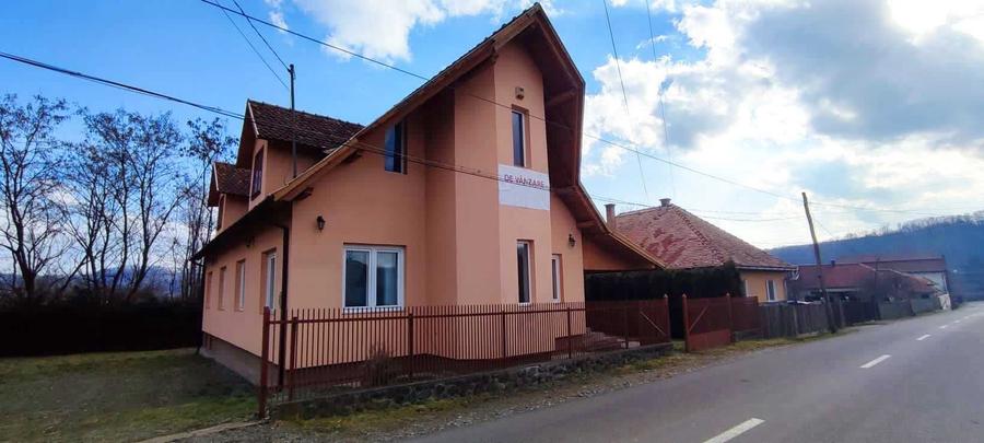 Casă cu 4 camere în Săcădat