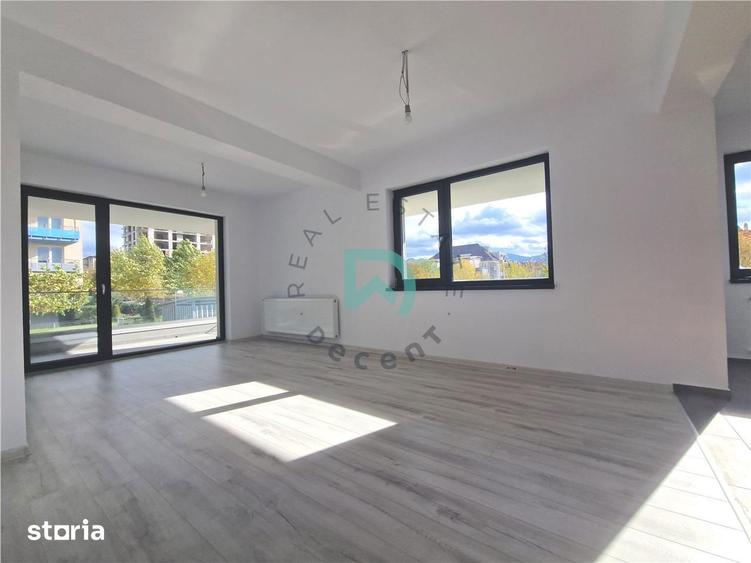 Apartament cu 3 camere decomandat în Tractorul